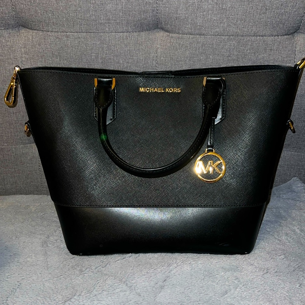 Micheal Kors tote bag with adjustable/detachable strap